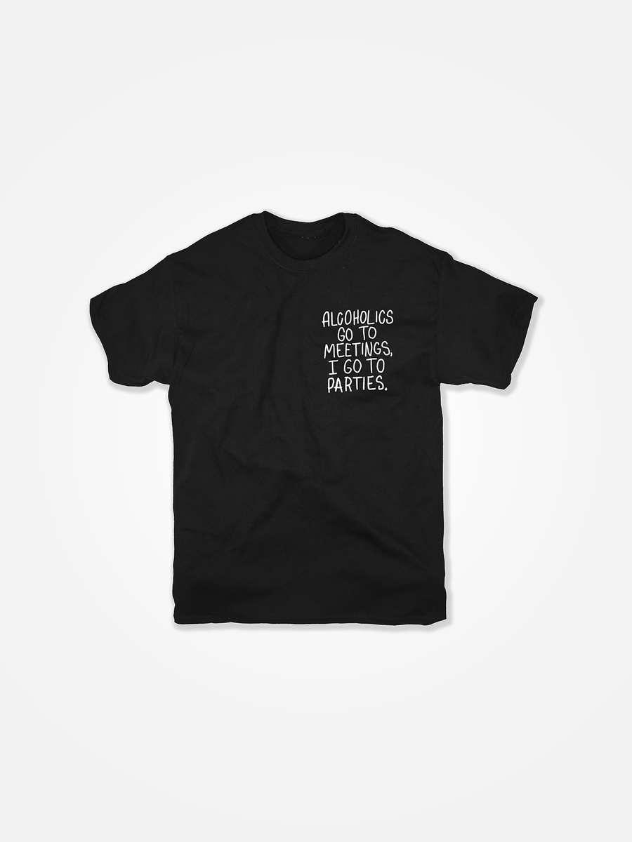 ALCOHOLICS GO TO MEETINGS Tee Black